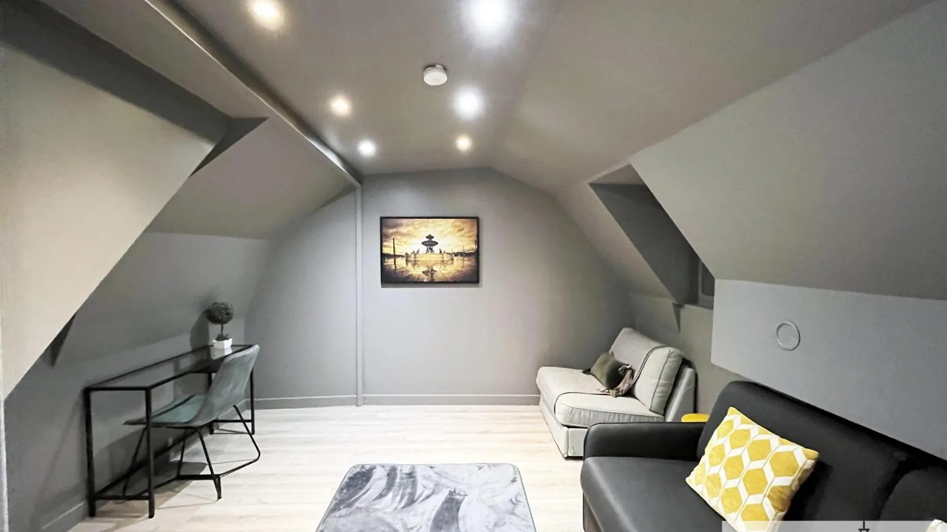 Urban Flat 05 - Spacious 1 Bedroom Parisian Flat France