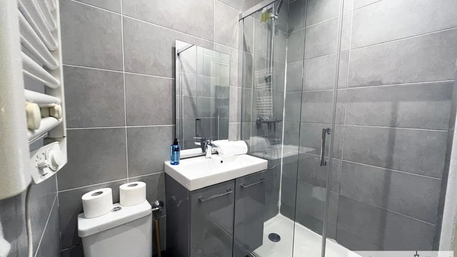 Apartment Urban Flat 05 - Spacious 1 Bedroom Parisian Flat