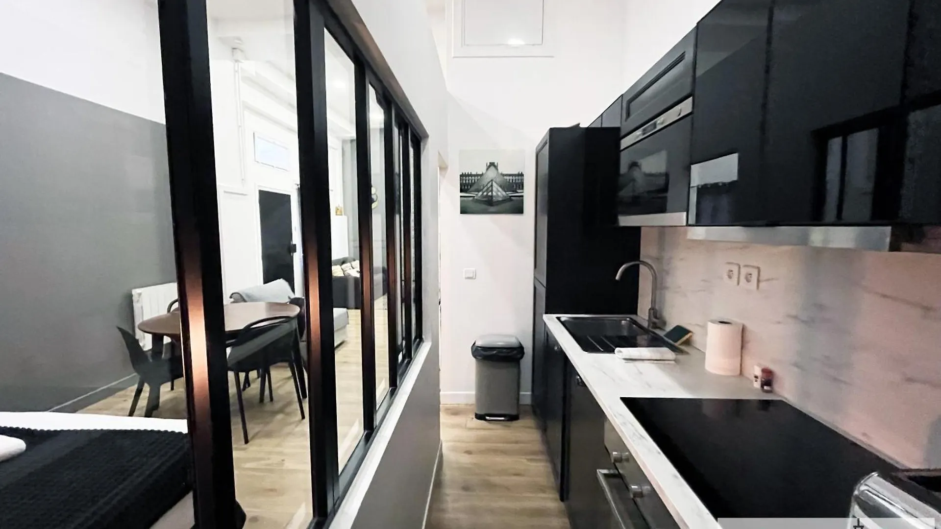 Urban Flat 05 - Spacious 1 Bedroom Parisian Flat 0*, Paris