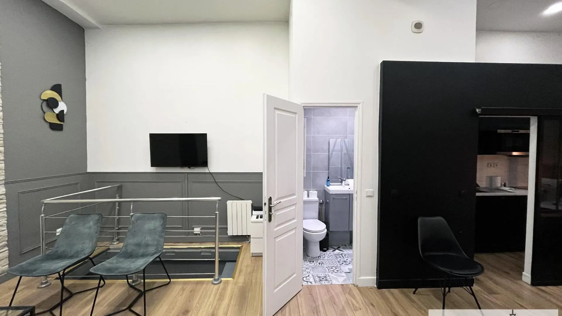 Urban Flat 05 - Spacious 1 Bedroom Parisian Flat