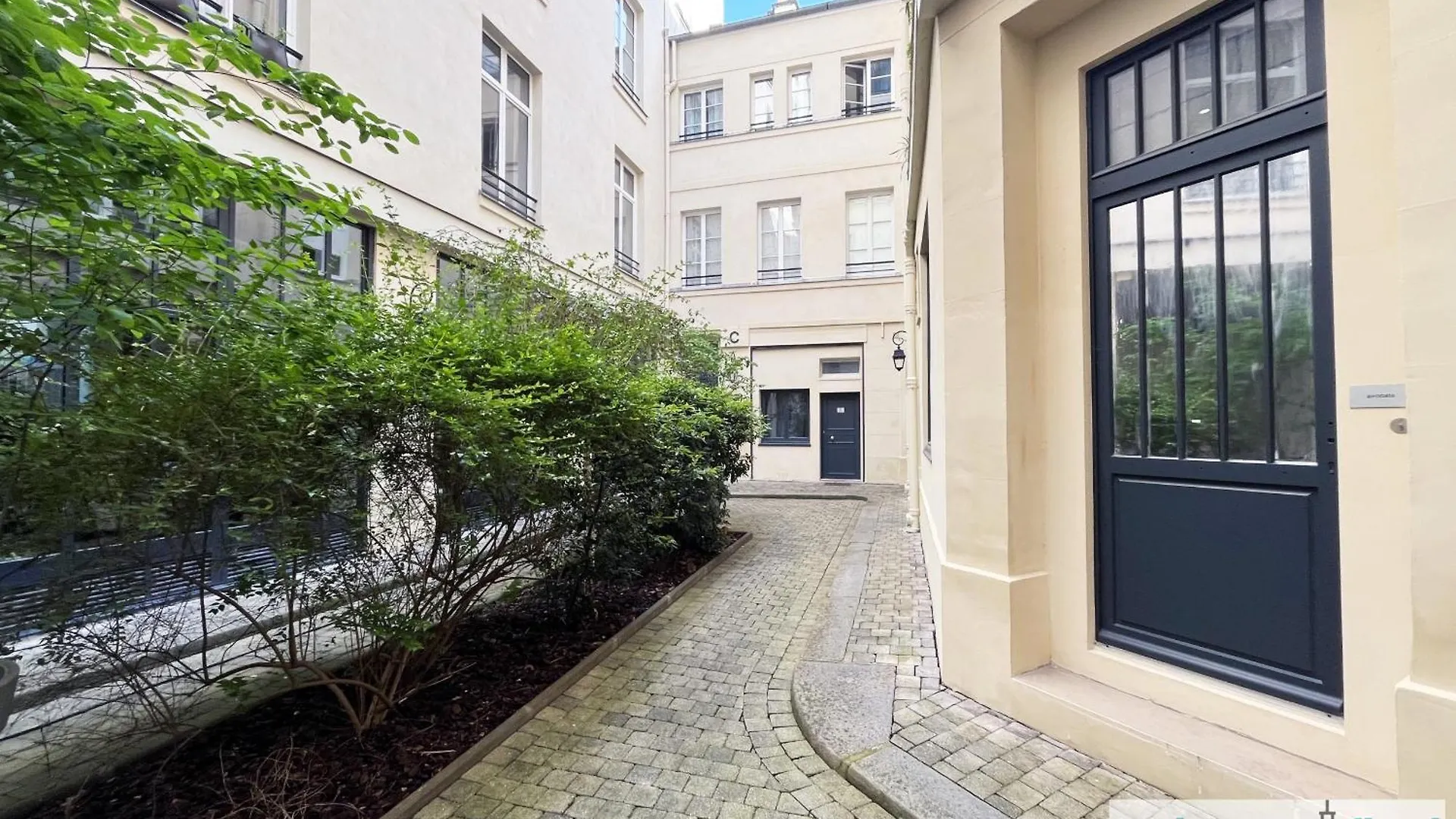 Apartment Urban Flat 05 - Spacious 1 Bedroom Parisian Flat