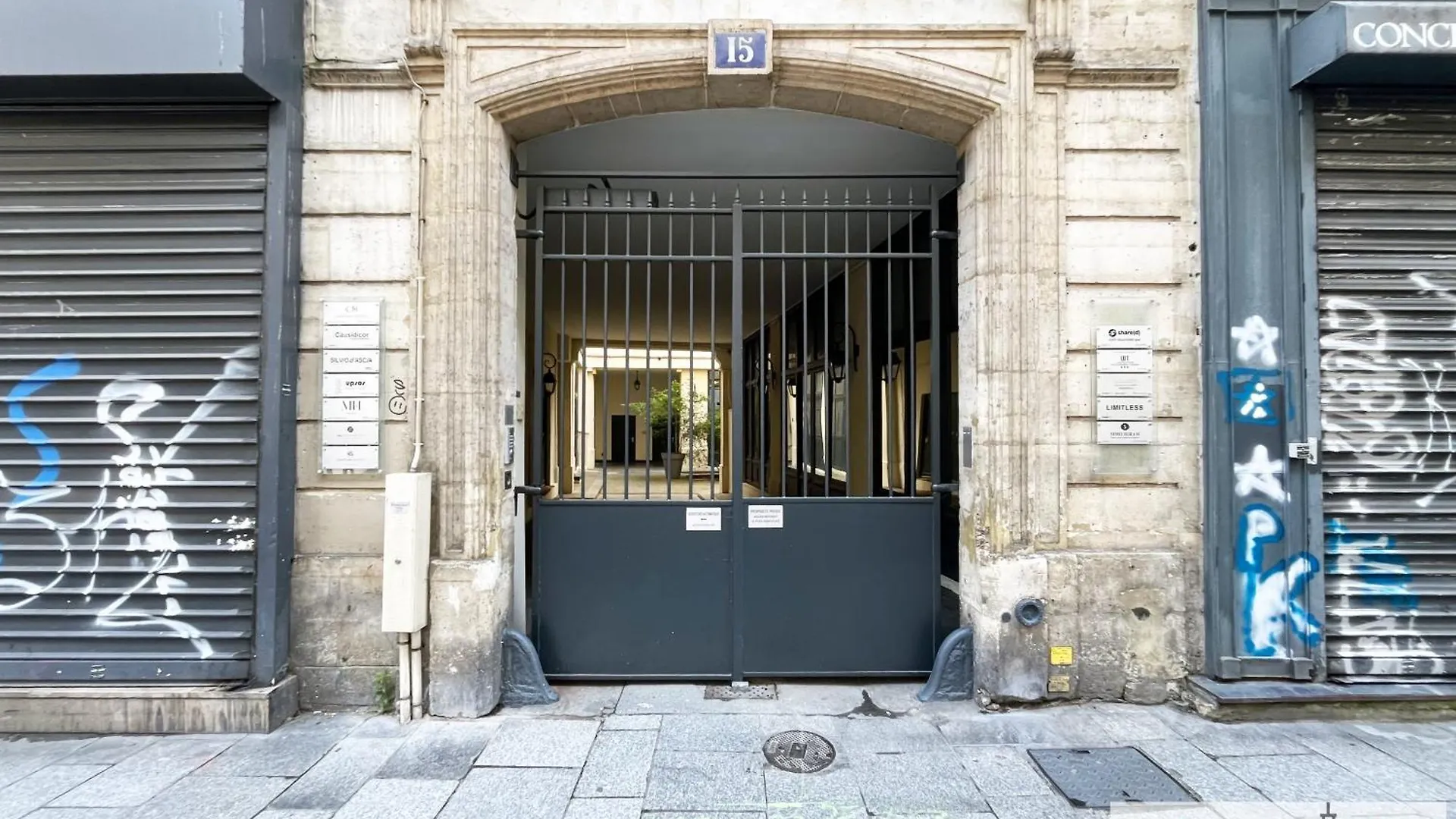 Urban Flat 05 - Spacious 1 Bedroom Parisian Flat 0*, Paris France