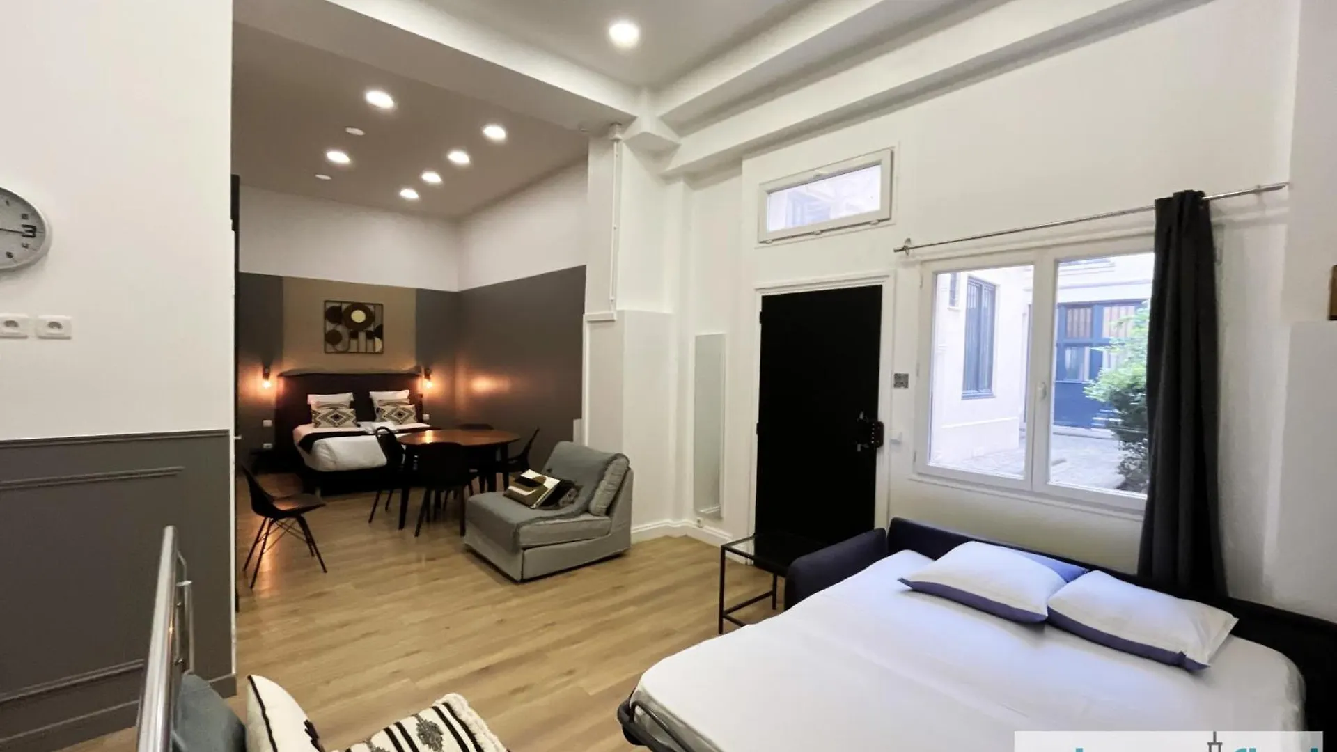 Urban Flat 05 - Spacious 1 Bedroom Parisian Flat